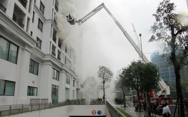 Diễn tập phòng cháy tại Khu đô thị Vinhomes Times City, quận Hai Bà Trưng, Hà Nội.