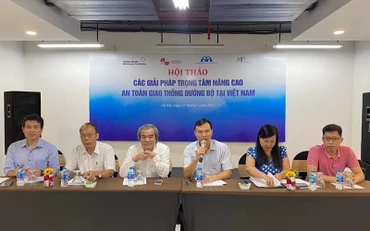 Các đại biểu tham dự hội thảo.
