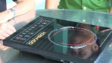 Cái bếp mà tên Sơn nói “dùng bằng năng lượng”, nhiều người phải mất bảy triệu đồng để sở hữu.