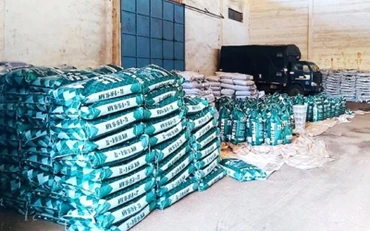 Lực lượng chức năng tỉnh Đắk Lắk thu giữ 120 tấn phân bón nghi giả do ông Đàn sản xuất. 