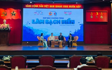 Họp báo chương trình “Làm sạch biển”.
