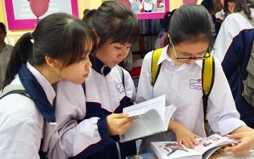 Học sinh chuẩn bị thi vào lớp 10.