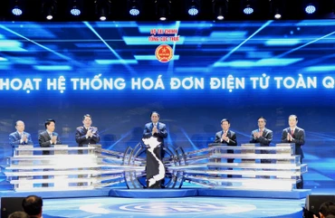Thủ tướng Phạm Minh Chính dự Lễ công bố kích hoạt hệ thống hóa đơn điện tử toàn quốc.
