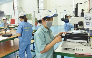 Ảnh minh họa: Công nhân lao động sản xuất tại Khu công nghiệp VSIP Bắc Ninh, tỉnh Bắc Ninh. (Ảnh: NGUYỄN ĐĂNG)