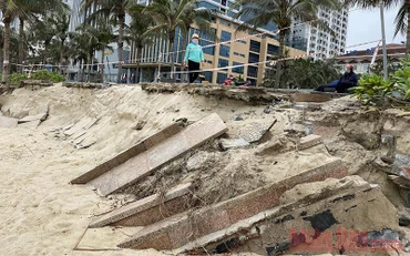 Hiện trạng sạt lở bãi biển Đà Nẵng.