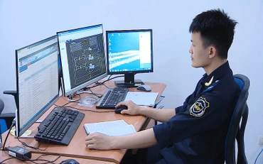 Hoạt động nghiệp vụ tại Chi cục Hải quan.