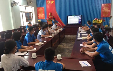 Ra mắt nền tảng kỹ thuật số Em Vui tại điểm cầu địa phương.