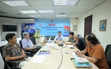 Họp Ban Tổ chức và Hội đồng Giám khảo giải Dế Mèn. (Ảnh: Ban Tổ chức cung cấp)