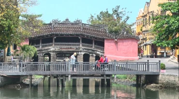 Chùa Cầu, điểm tham quan thu hút du khách trong và ngoài nước.
