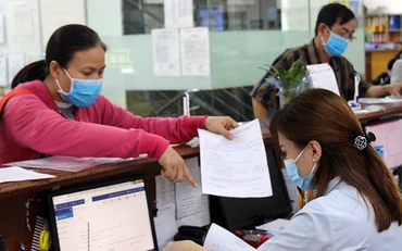 Giao dịch tại cơ quan bảo hiểm xã hội (Ảnh: VSS).