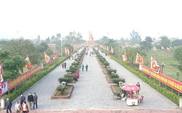 Di tích lịch sử Quốc gia đặc biệt Khu lăng mộ và đền thờ các vị vua Trần, xã Tiến Đức, huyện Hưng Hà, tỉnh Thái Bình.