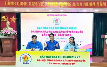 Các đồng chí đại diện Ban Tổ chức cung cấp thông tin về Đại hội. 