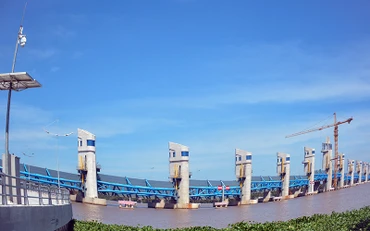 Cống Cái Lớn, một trong những hạng mục chính của dự án Hệ thống thủy lợi Cái Lớn-Cái Bé. Ảnh: Quốc Trinh 