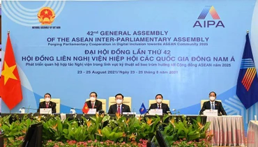 Chủ tịch Quốc hội Vương Đình Huệ cùng các Phó Chủ tịch Quốc hội tại Lễ khai mạc. (Ảnh: DUY LINH)