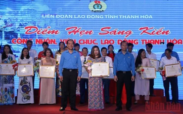 Liên đoàn Lao động tỉnh Thanh Hóa tặng Bằng khen cho các tập thể, cá nhân có sáng kiến tiêu biểu.