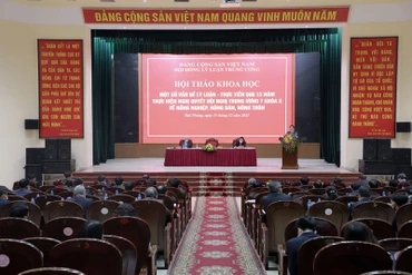 Hội thảo khoa học "Một số vấn đề lý luận - thực tiễn qua 15 năm thực hiện Nghị quyết Trung ương 7 khóa X về nông nghiệp, nông dân, nông thôn-Nghị quyết 26/NQ-TW". (Ảnh: GIA ĐỨC)