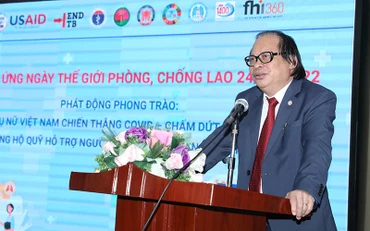 PGS, TS Nguyễn Viết Nhung, Giám đốc Bệnh viện Phổi Trung ương, Chủ nhiệm Chương trình Chống lao quốc gia phát biểu tại chương trình.