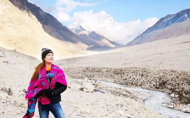 Di Li và hoàng hôn trên đỉnh Everest. Ảnh: FB nhân vật.