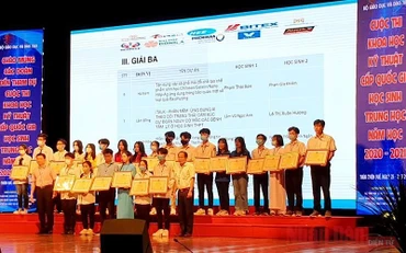 Trao thưởng cho các dự án đoạt giải tại Cuộc thi.