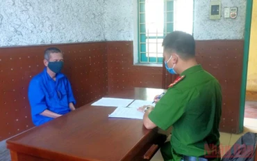 Đối tượng Bùi Văn Định tại cơ quan công an
