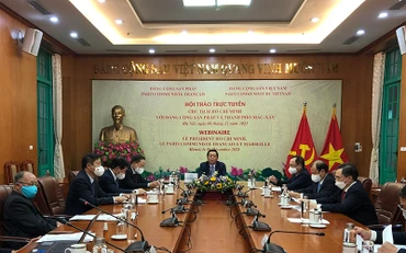 Đồng chí Nguyễn Trọng Nghĩa, Bí thư Trung ương Đảng, Trưởng Ban Tuyên giáo Trung ương phát biểu khai mạc hội thảo.
