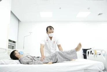 Bệnh nhân đã được phẫu thuật thay khớp háng thành công.