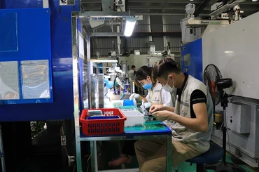 Công nhân Công ty TNHH Hanpro Vina, Khu công nghiệp Yên Phong Bắc Ninh mở rộng.