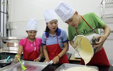 Dạy nghề cho trẻ tự kỷ ở Trung tâm Sao Mai, Hà Nội