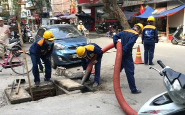 Công ty Thoát nước Hà Nội chủ động nạo vét hệ thống thoát nước. 