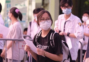 Thí sinh tại Kỳ thi vào lớp 10 Trường chuyên Khoa học Tự nhiên. Ảnh: VNU