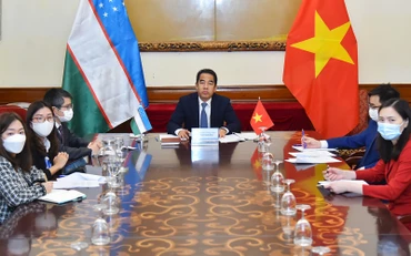 Đoàn Việt Nam dự tham vấn chính trị lần thứ 5 giữa Bộ Ngoại giao Việt Nam và Bộ Ngoại giao Uzbekistan. (Ảnh: Báo Thế giới và Việt Nam)
