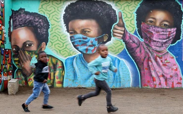 Một góc của khu vực Kliptown tại Soweto, gần TP Johannesburg, Nam Phi, trong đợt bùng phát Covid-19 tháng 10/2021. (Ảnh: Reuters)