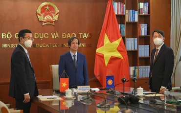 Bộ trưởng Nguyễn Kim Sơn và lãnh đạo Bộ Giáo dục và Đào tạo tại lễ tiếp nhận vai trò Chủ tịch Kênh Giáo dục ASEAN nhiệm kỳ 2022-2023.