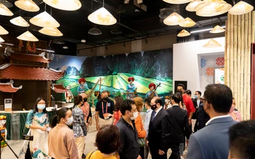 Nhà Triển lãm Việt Nam tại EXPO 2020 Dubai nhận được sự chú ý của truyền thông thế giới. (Ảnh: Bộ Văn hóa, Thể thao và Du lịch) 