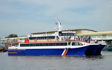 Một trong những tàu cao tốc chạy tuyến Phan Thiết - Phú Quý và ngược lại.