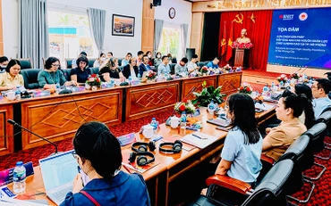 Quang cảnh tọa đàm “Lựa chọn giải pháp đáp ứng nhu cầu nguồn nhân lực chất lượng cao tại thành phố Hải Phòng” tổ chức chiều 25/4.