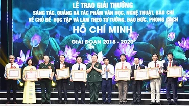 Các tập thể có thành tích quảng bá xuất sắc được trao giải. Ảnh: TRẦN HẢI