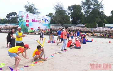 Bãi tắm Vàn Chảy, Cô Tô là điểm đến hấp dẫn nhiều du khách trong kỳ nghỉ lễ.