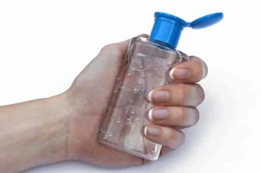 Các bị can đã điều hành hơn 300 trang web với mục đích lừa đảo bán các sản phẩm đang trở nên khan hiếm như nước rửa tay khô và khăn ướt diệt khuẩn. Ảnh minh họa.