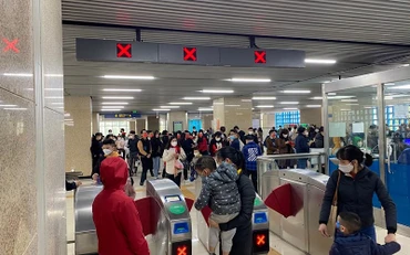 Lượng khách đi tàu Cát Linh-Hà Đông tăng kỷ lục trong ngày mùng 4 Tết