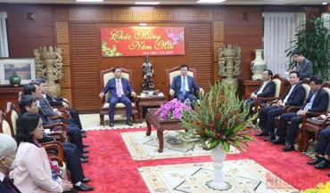 Đồng chí Trần Tuấn Anh làm việc với Ban Thường vụ Tỉnh ủy Hải Dương.