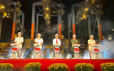 Lãnh đạo Bộ Giao thông Vận tải; UBND TP Hồ Chí Minh và Tổng Công ty Tân Cảng Sài Gòn phát lệnh làm hàng đầu Xuân Nhâm Dần 2022.