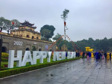 Nghi lễ dựng cây nêu ở Hoàng thành.