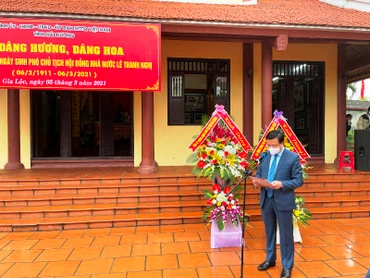 Bí thư Tỉnh ủy Hải Dương Phạm Xuân Thăng đọc diễn văn ôn lại thân thế sự nghiệp của Phó Chủ tịch Hội đồng Nhà nước Lê Thanh Nghị.