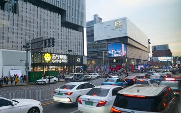 Ngày càng nhiều ô-tô điện chạy trên đường phố các tỉnh, thành phố của Trung Quốc.