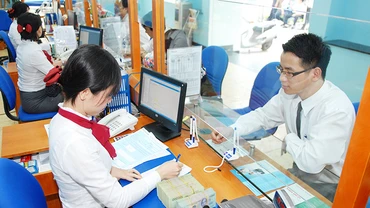 Kênh huy động vốn qua thị trường trái phiếu giúp giảm bớt gánh nặng cho hệ thống ngân hàng. Ảnh: NAM ANH