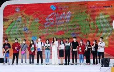 Hoa hậu Đỗ Thị Hà giao lưu cùng sinh viên tại Sóng Festival.