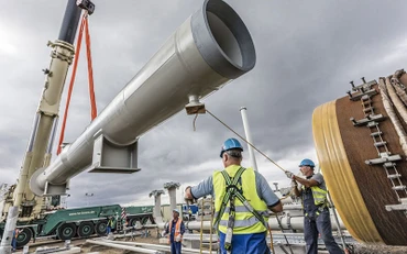 Lắp đặt đường ống dẫn khí đốt ở Đức. (Ảnh ENERGY INDUSTRY REVIEW)