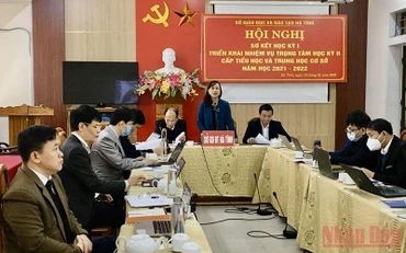 Giám đốc Sở Giáo dục và Đào tạo Hà Tĩnh Đặng Thị Quỳnh Diệp phát biểu tại Hội nghị sơ kết học kỳ I.
