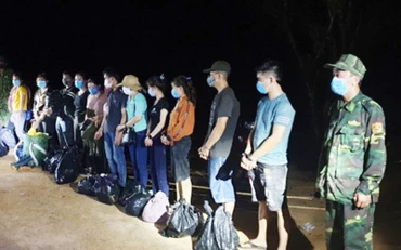 13 đối tượng trong đường dây xuất cảnh trái phép ra nước ngoài bị Bộ đội Biên phòng Quảng Trị phát hiện.